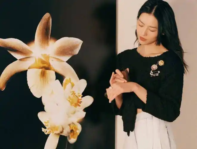 刘雯王一博再次时隔四年同框矜贵俊朗好养眼但身高差认真的