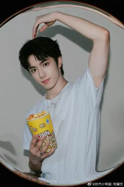 悄悄努力变强大 活成自己喜欢的样子90blue-刘耀文@时代少年团-刘