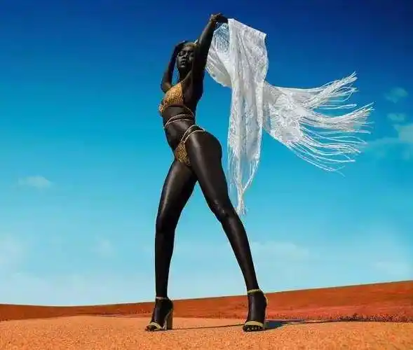 世界上最黑的美女模特因皮肤独特的黑而让无数人痴迷