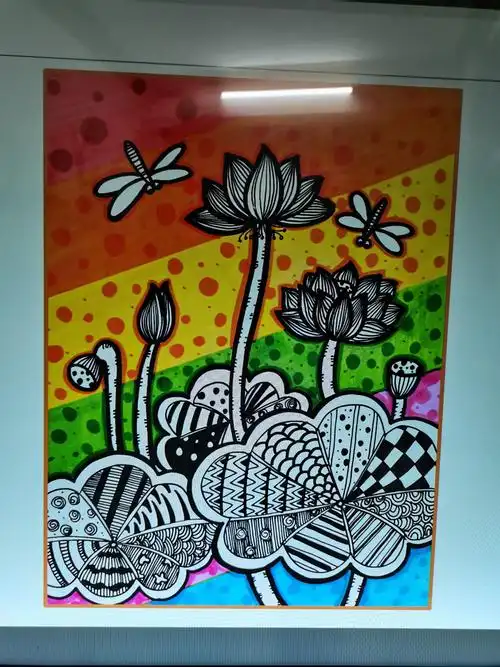 周二创意美术班作品《线描创意荷花》