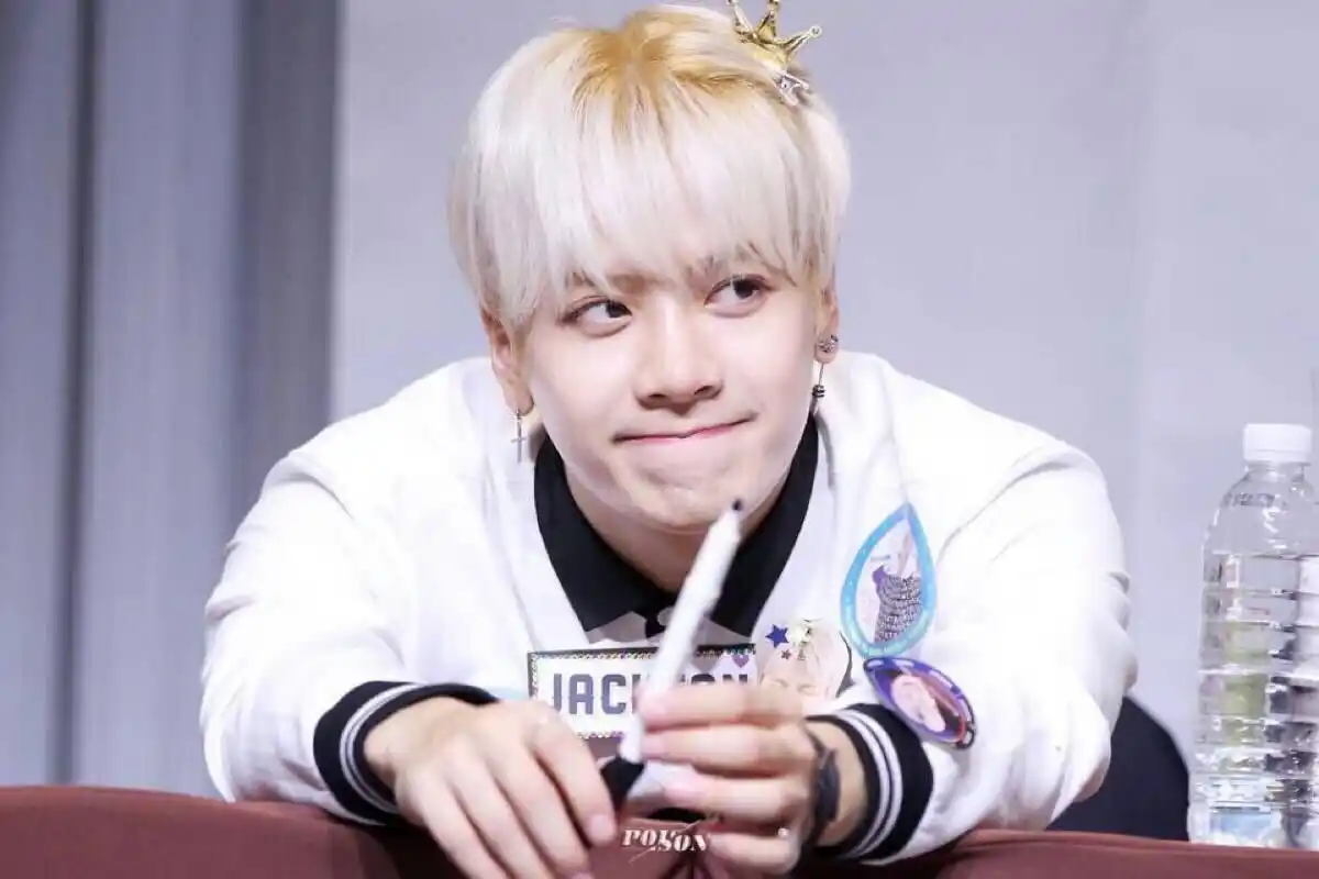 那些不在闪光灯下也耀眼的偶像们,简直是行走的发光体