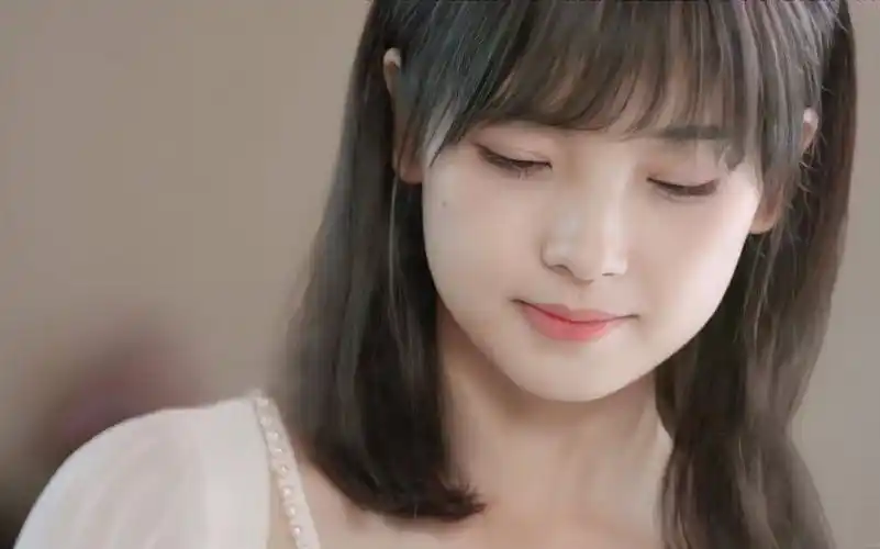 冰冰是打破了大家对央视主持人端庄大方的固有印象,如沐春风的颜