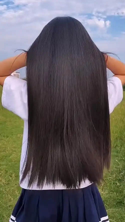 孩子从无留了一头乌黑靓丽的秀发,说最喜欢头发飘起来的感觉