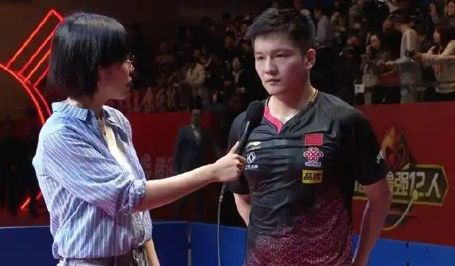 两场比赛间隔30分钟樊振东连打11局到最后眼睛都睁不开了