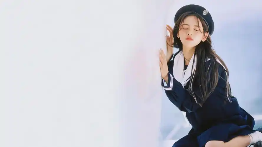 请问有没有适合做电脑壁纸的杨超越图片?