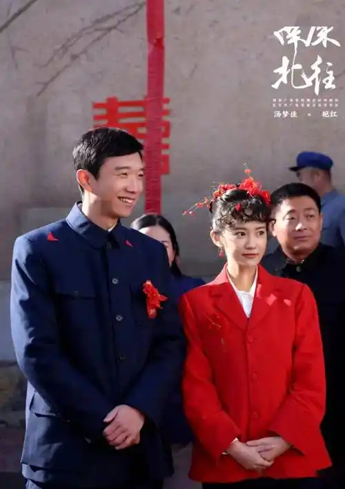 南来北往:金晨王鹤润汤梦佳,穿大红新娘装谁更美?