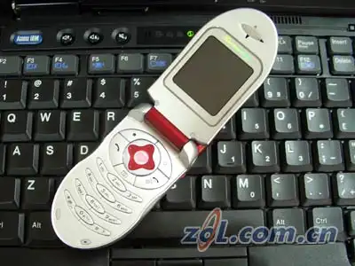 纤腰秀丽的夏新f8女士手机试用点评