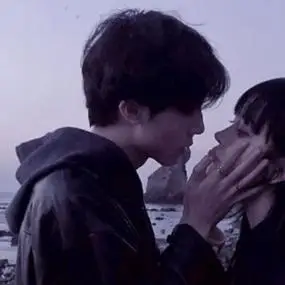 qq情侣头像接吻 高清好看的接吻情侣头像一对2张图片