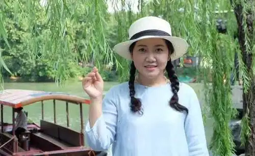 歌手侃侃歌手李健的妻子侃侃不是清华大学高才生而是白富美明星