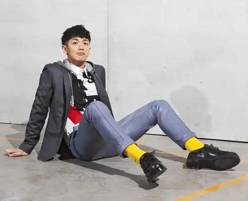 柯震东时尚封面大片小鲜肉变潮爆青年