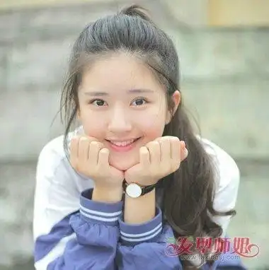 学生妹怎么扎马尾好看 2019学生妹马尾发型图片(3)