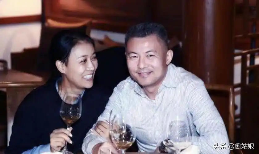 中国国家足球队高峰("足坛名将"高峰:和那英分开17年后,他的现状如何?