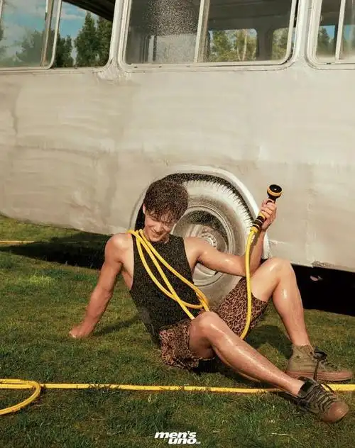 李昀锐小哥哥, 毕业于于华中科技大学.