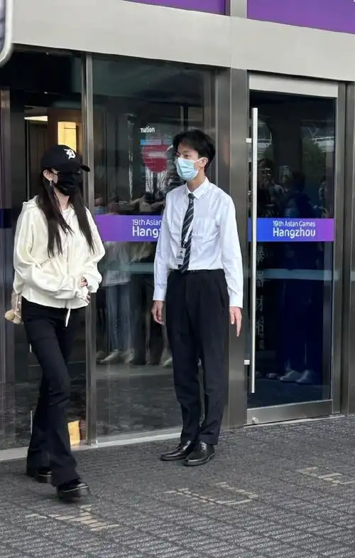 杨幂女大学生穿搭##杨幂