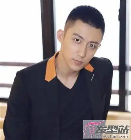 圆寸为了让自己剪寸头初体验更好,一定要找对理发师,并且剪发前要沟通