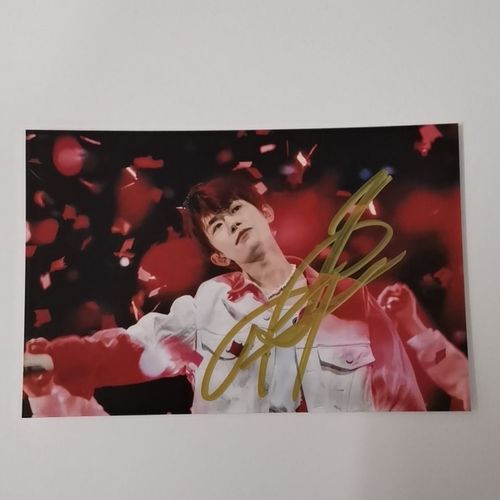 易烊千玺亲笔签名照活动现场亲签保真粉丝应援周边产品收藏礼物