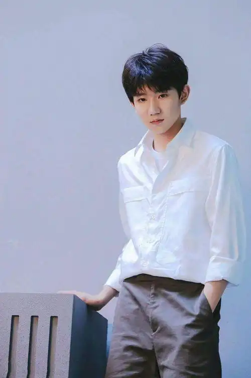 经典不过白衬衫,男明星穿白衬衫,你pick谁?