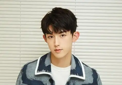 15岁青少年黑色短发怎么打理最帅 这五款中学男生短发最受欢迎_发型