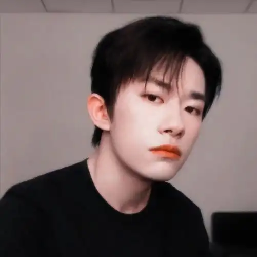 易烊千玺之自拍