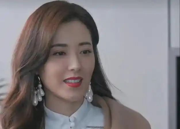 袁泉刚上大学那会,在班里看到曾黎的第一眼,真是美得倾国倾城!|梅婷|