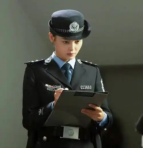 把警察演得像小偷,姚安娜版女警察让观众坐不住,换这3位演就完美了