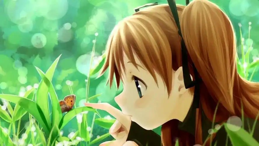 绿色草丛蝴蝶女生可爱动漫桌面壁纸
