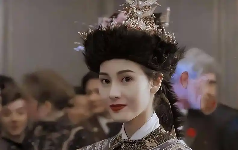 李嘉欣获得港姐冠军后,进入娱乐圈.