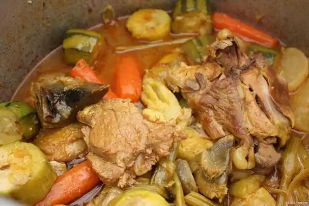 北方人喜欢吃大烩菜,这道菜在不同的地区有不同的叫法,东北人叫乱炖