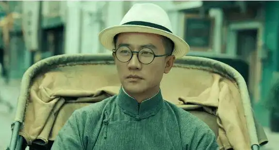 黄轩化身肢体动作达人在1921中展现6次每次都很微妙