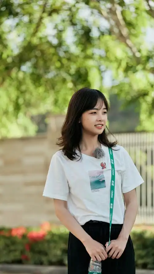 央视主持人王冰冰