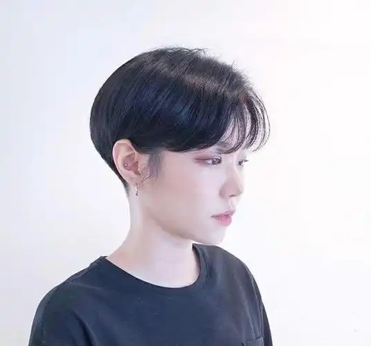 【无刘海剃鬓角短发】