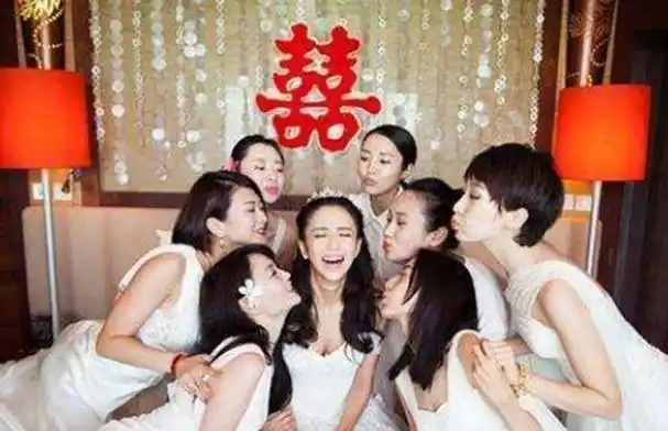 对待婚礼当然是非常重视的了,小到婚礼的伴手礼,大到婚礼上的伴郎伴娘