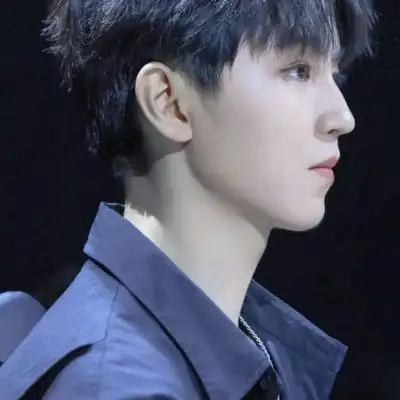 王俊凯帅气头像高清最新小螃蟹王俊凯图片头像