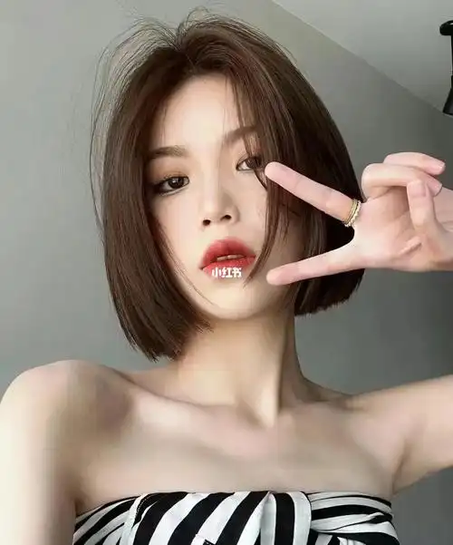 一刀切齐耳短发