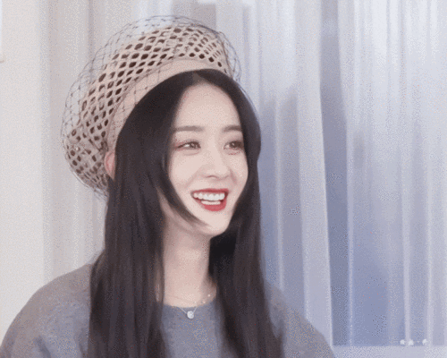 赵丽颖的lady dior手袋开包全记录 这么可爱的姐姐颖火虫一口一个!