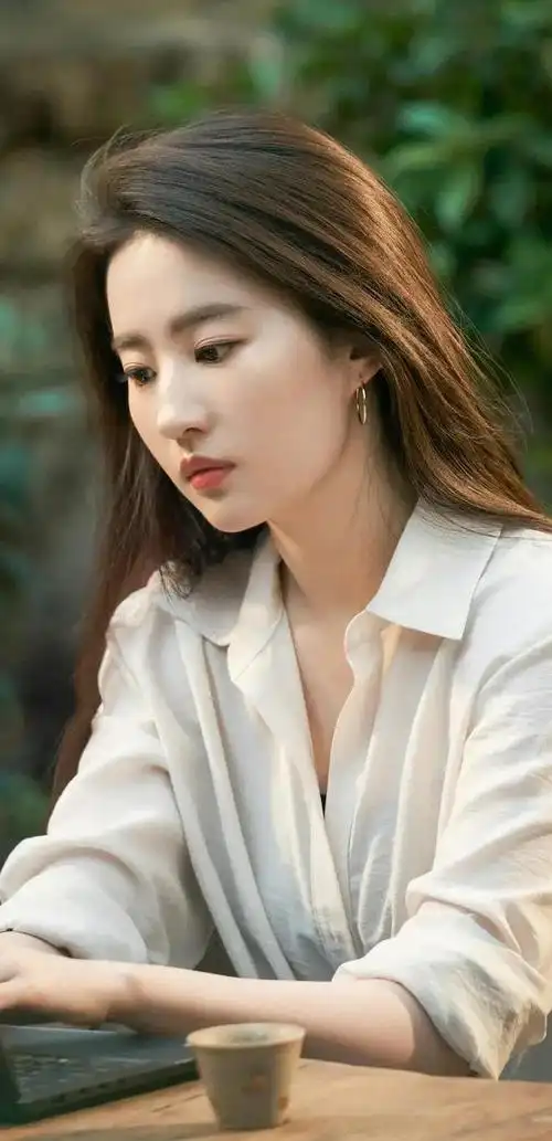 刘亦菲壁纸笑靥如花明艳不可方物