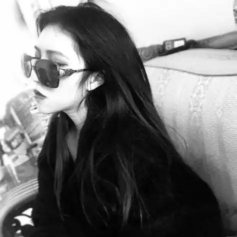 女生头像霸气侧脸头像黑白女生十分的可爱唯美