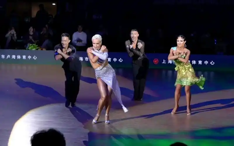 【拉丁融合科目三】拉丁舞世界冠军乔安娜,比赛现场激情表演科目三