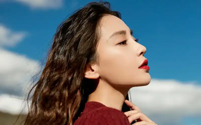 angelababy卷发妩媚高清桌面壁纸