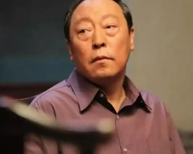 被p掉眼袋的倪大红颜值丝毫不输吴彦祖原来人家年轻时也帅过