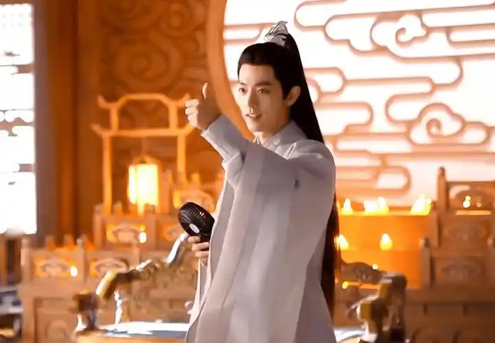 肖战《玉骨遥》红衣路透曝光!满屏长腿气质佳,看到颜值:爱了!