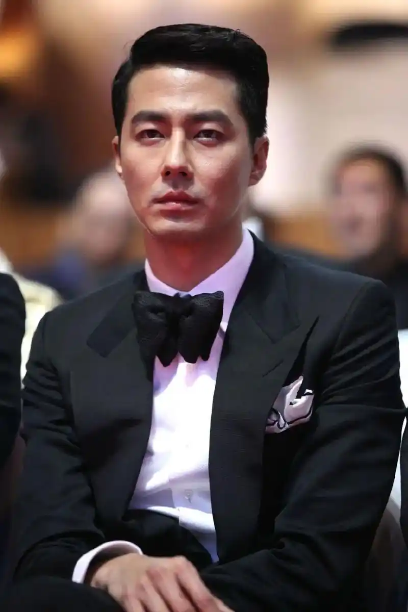 思念一点都不痛苦.#赵寅成 #西装杀 - 抖音