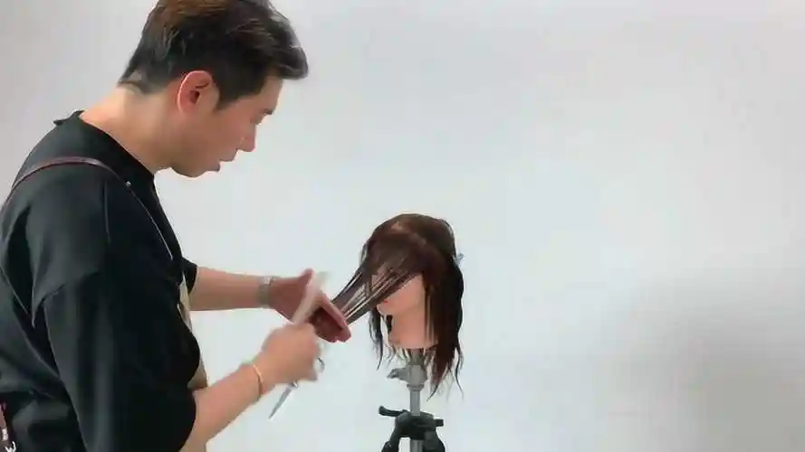 女生长发的完美层次修剪方法