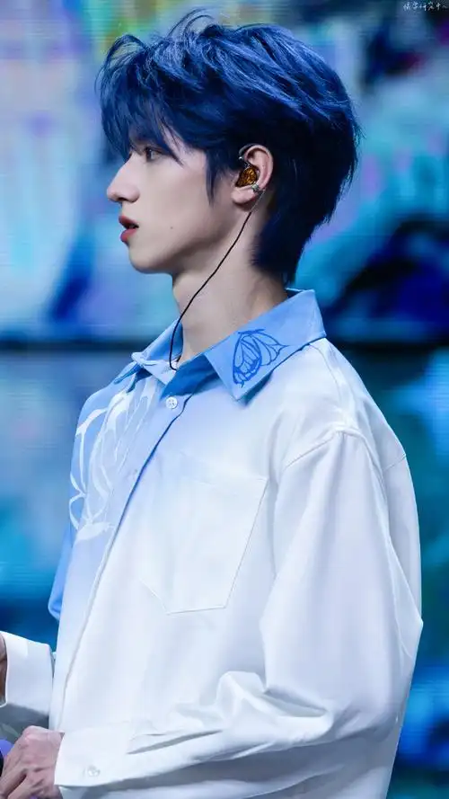 唉 虽然众所周知但是还是想说@tf家族-朱志鑫你侧脸真的太神作了.