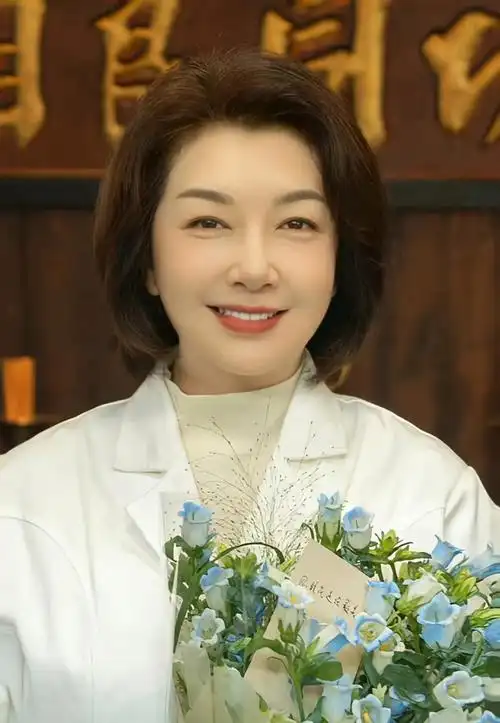 干过修车工还离过婚的演员田小洁,为何能娶到江珊?