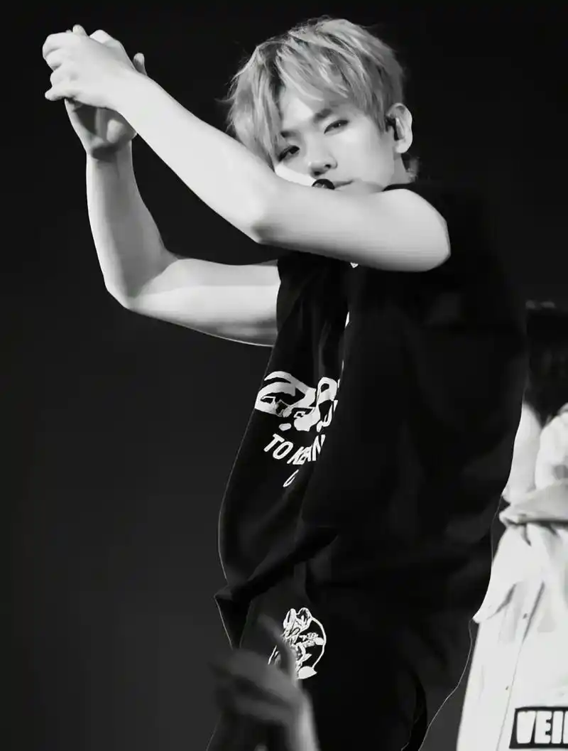 伯贤拽图推荐,接下来就不仅仅只是exo的边伯贤了,更是自己开 - 抖音