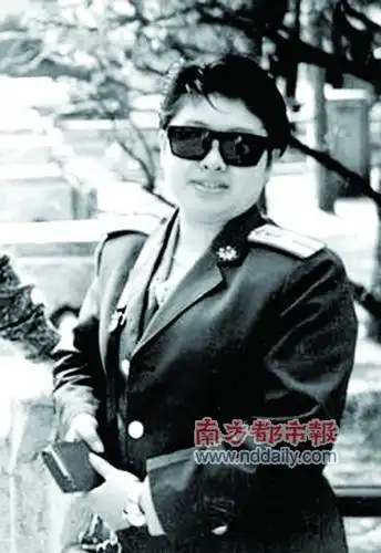 韩红第一次入伍照片.