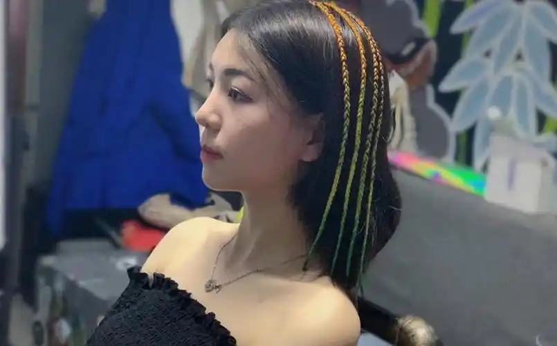 适合女生的短发脏辫半头脏辫