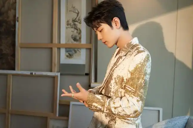 肖战深v真空西装##中国电视剧年度盛典直播