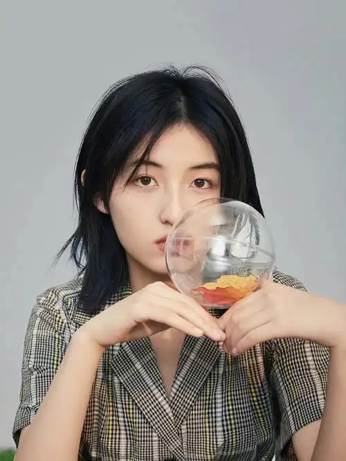 冉冉上升的新时代00后演技派女演员